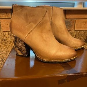 DIBA TRUE wheat & snake heel bootie